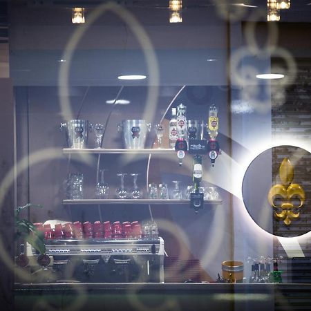Hotel Lys De Marie ลูร์ด ภายนอก รูปภาพ
